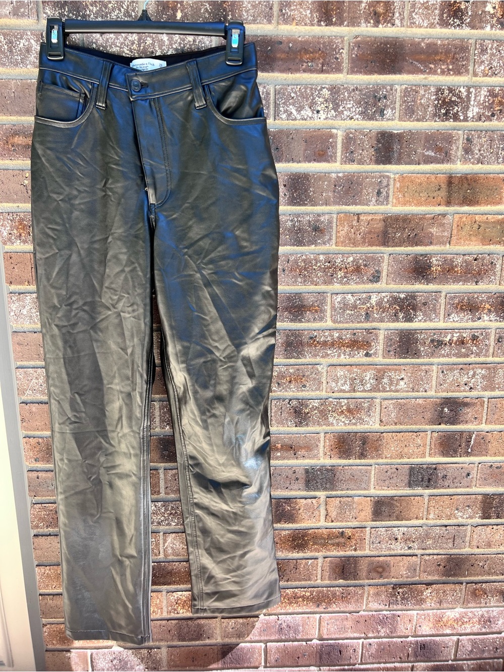 NWT Abercrombie Curve Love 90s Straight Vegan Leather Pants Black size 26/ size2